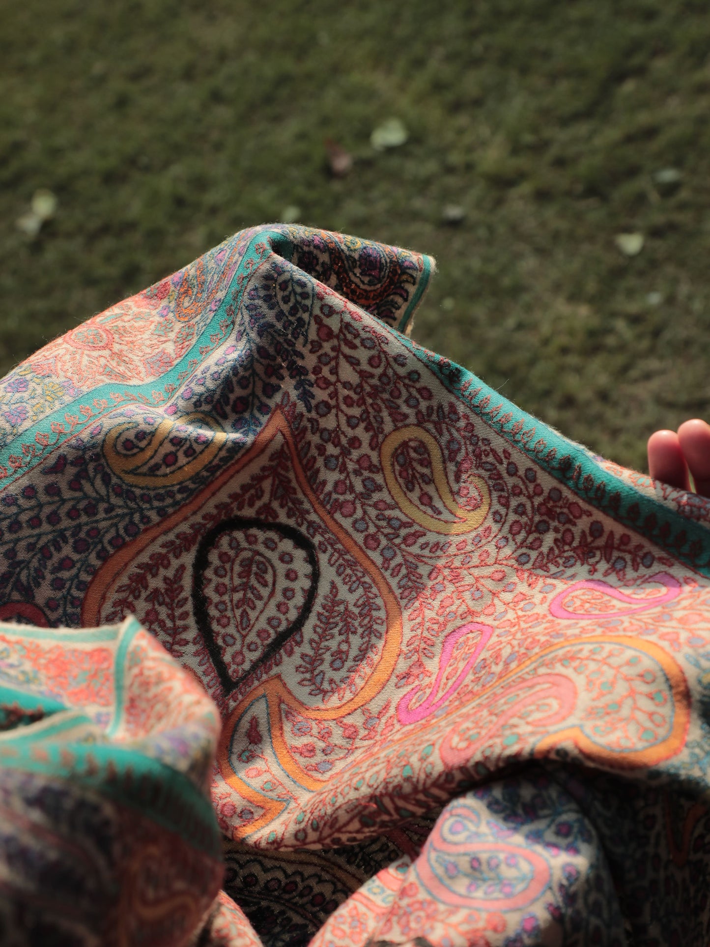 Rang-e-Pashmina Sonpah, Mehfil Multicolor Pashmina