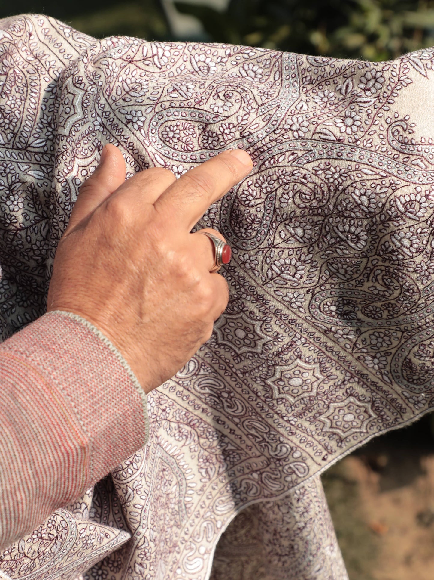 Shehzaadi Silver Pashmina, Noor-e-Sonpah Grey Shawl, Kashmir Classic Paisley