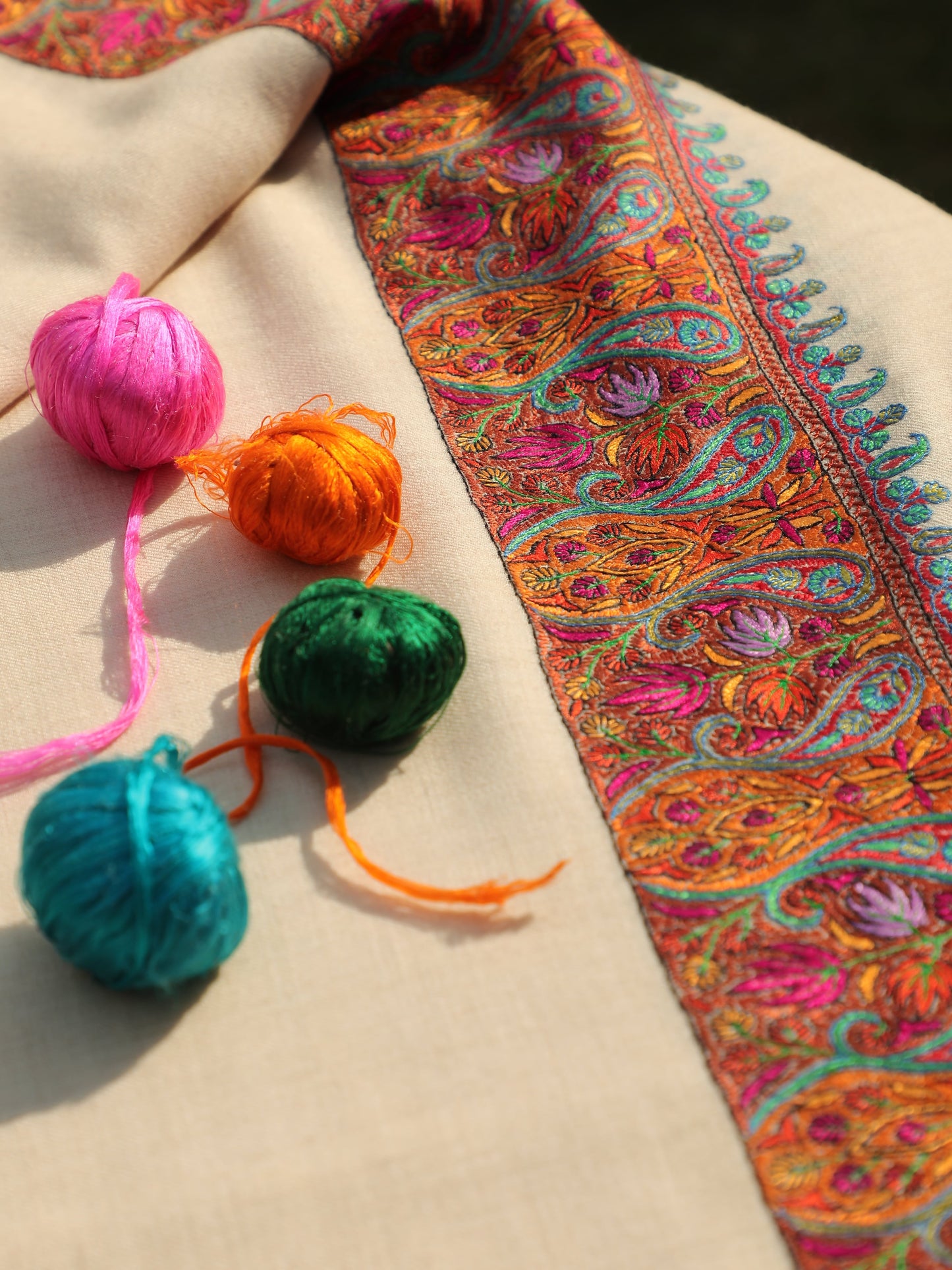 Rang-e-Pashmina,Royal Zariq Border Shawl,Kashmiri Rangmaala