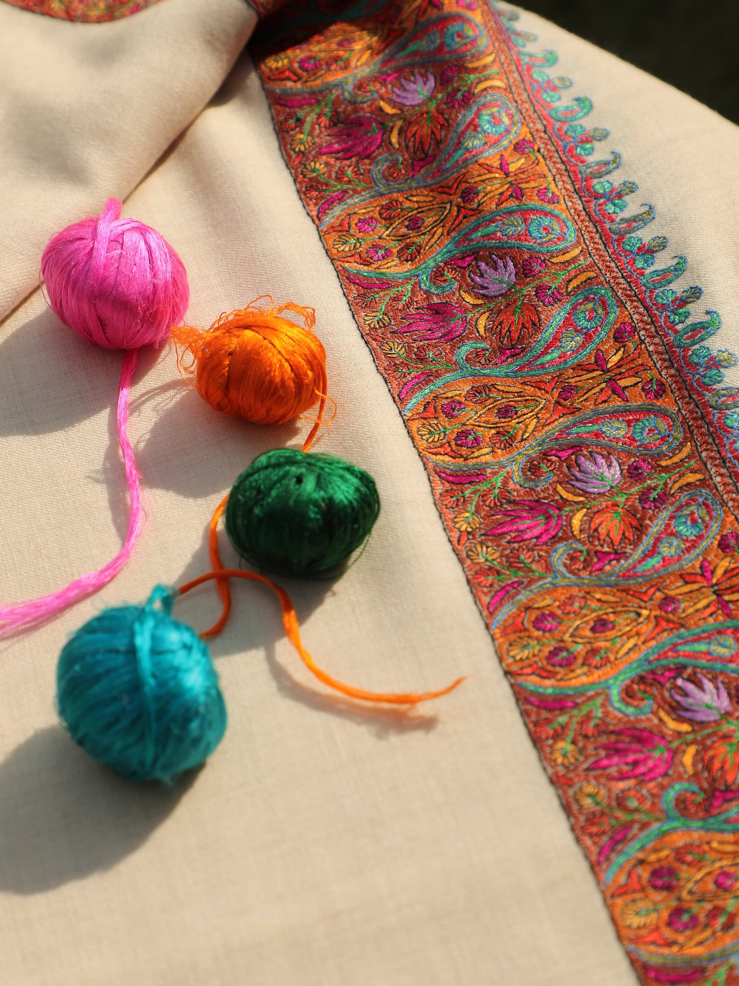 Rang-e-Pashmina,Royal Zariq Border Shawl,Kashmiri Rangmaala